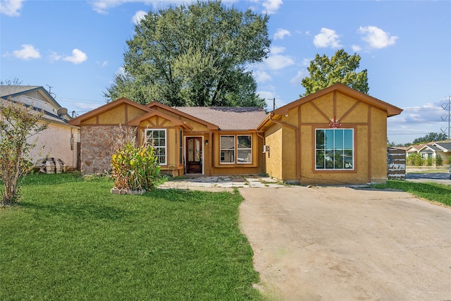 view of front of home with a front lawn