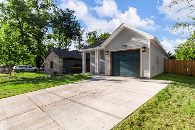 view of front facade with a front lawn