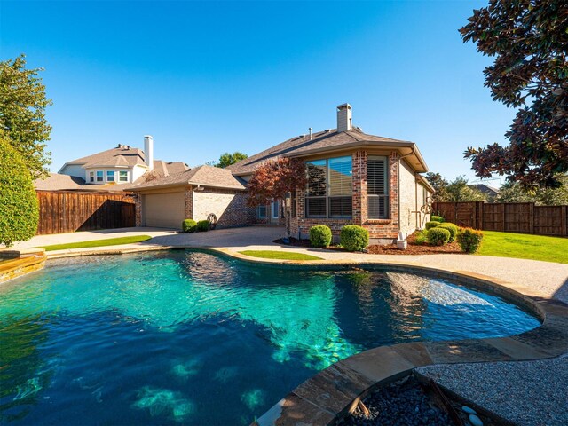 view of swimming pool