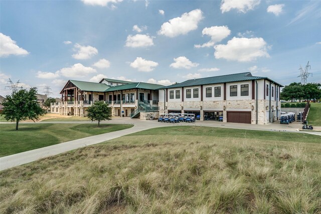 view of front of property featuring a front yard and a garage