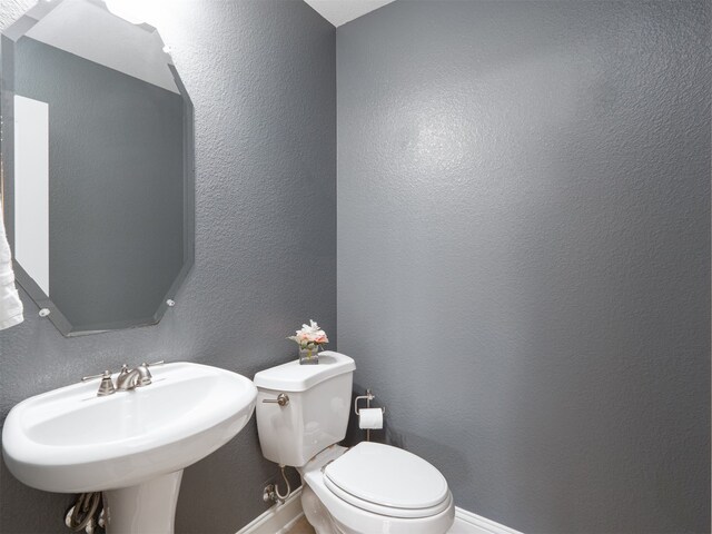 bathroom featuring toilet and sink