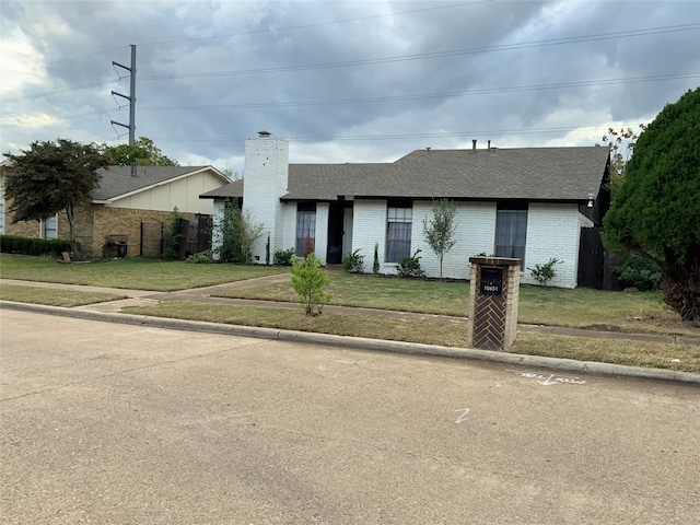 single story home with a front yard