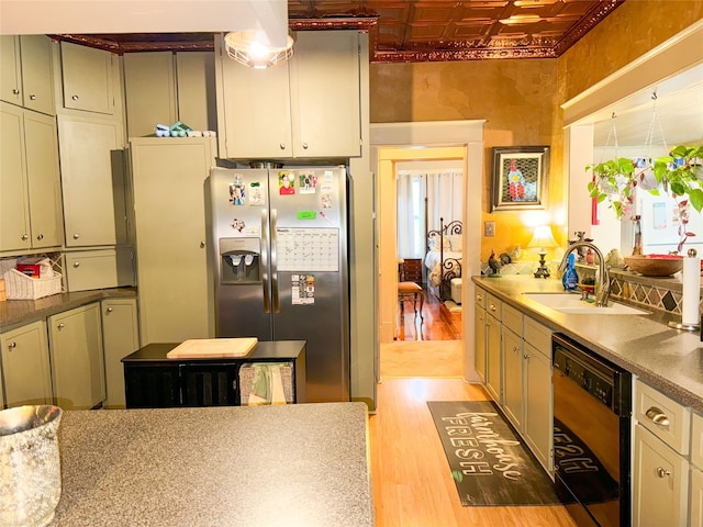 kitchen with dishwasher, sink, light hardwood / wood-style floors, and stainless steel fridge with ice dispenser