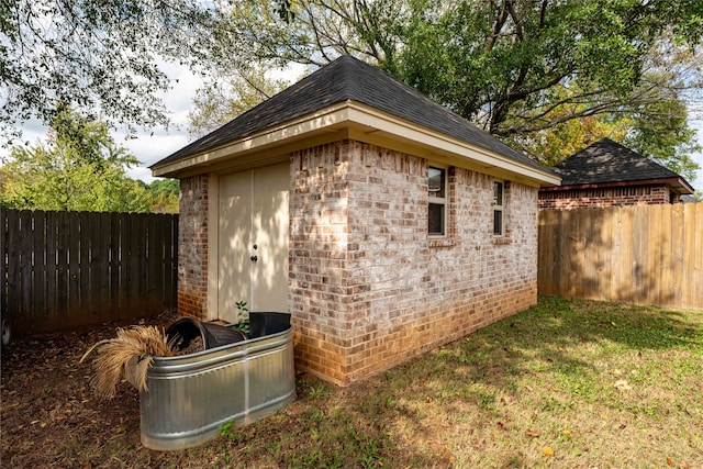 view of outdoor structure featuring a yard