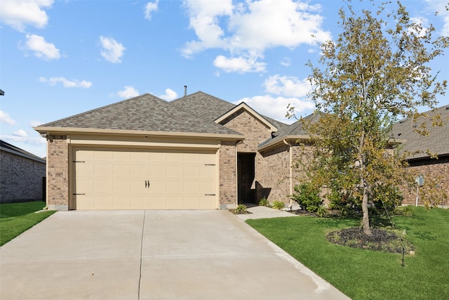 view of front of house featuring a front yard and a garage