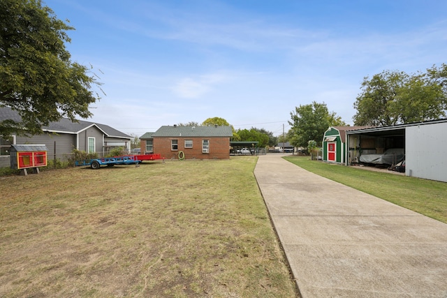 view of yard with a storage unit