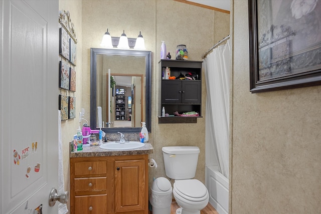 full bathroom featuring vanity, toilet, and shower / bath combo