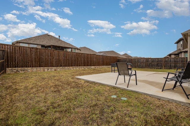 view of yard with a patio area