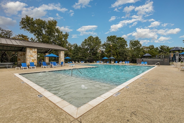 view of swimming pool featuring a patio