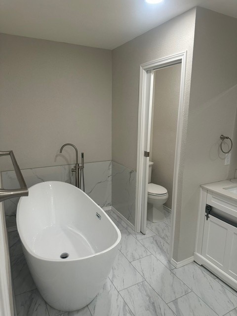 full bathroom featuring a stall shower