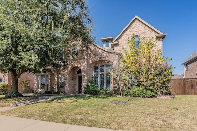 view of front of home featuring a front yard