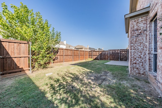 view of yard with a patio area