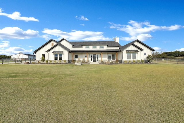 view of front facade with a front yard