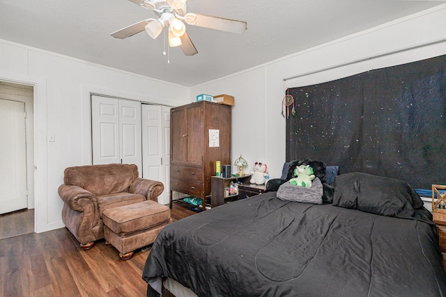 bedroom with wood-type flooring, ornamental molding, a closet, and ceiling fan