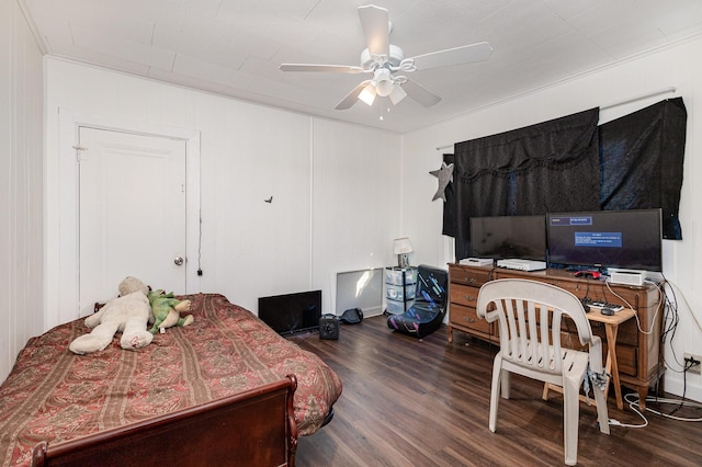 bedroom featuring dark wood-type flooring and ceiling fan