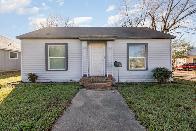 view of front of house featuring a front yard