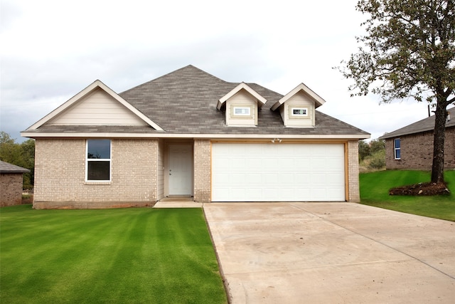 view of front of home featuring a front yard and a garage