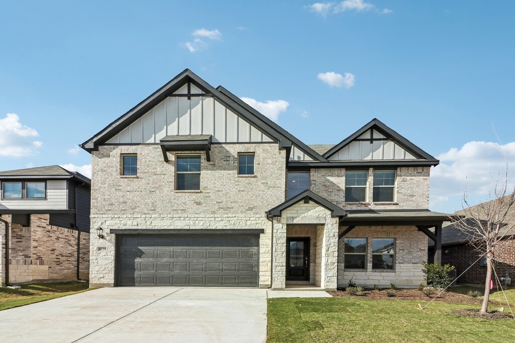 9128 Horse Herd Dr, Fort Worth, TX 76036 - view of front facade with a front yard and a garage