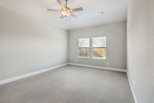 carpeted empty room featuring ceiling fan