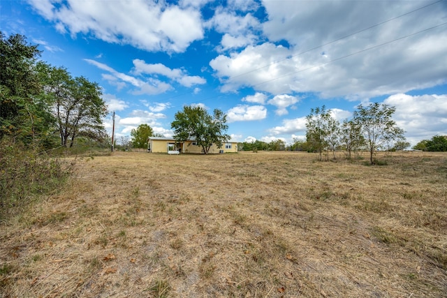 view of yard featuring a rural view