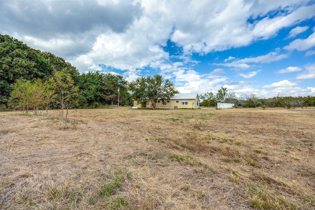 view of yard featuring a rural view