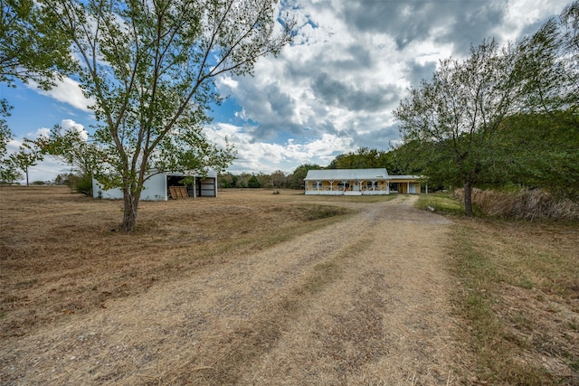 single story home with an outdoor structure