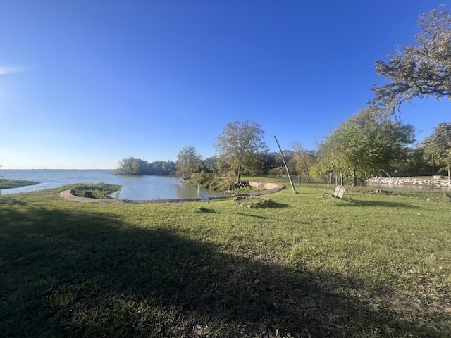 view of yard featuring a water view