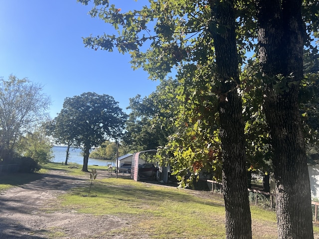 view of yard featuring a water view