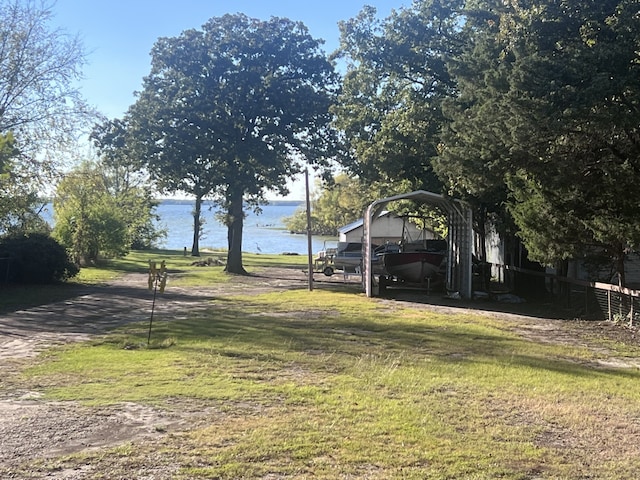 view of yard featuring a water view