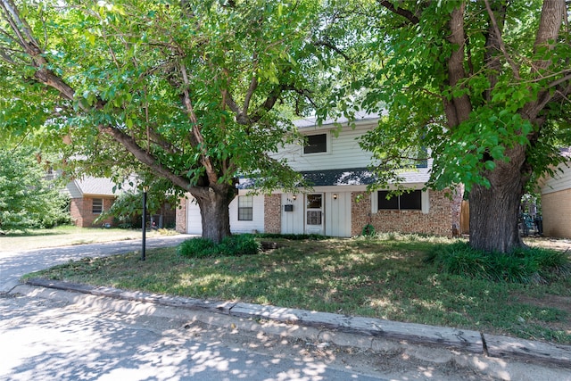 view of front of home featuring a garage and a front lawn