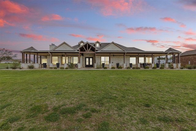 view of front facade with a lawn