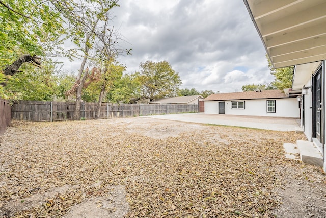 view of yard featuring a patio