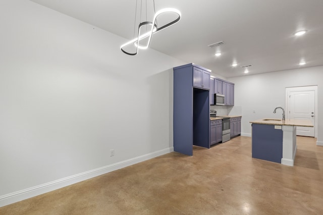 kitchen with decorative backsplash, hanging light fixtures, sink, a breakfast bar, and appliances with stainless steel finishes