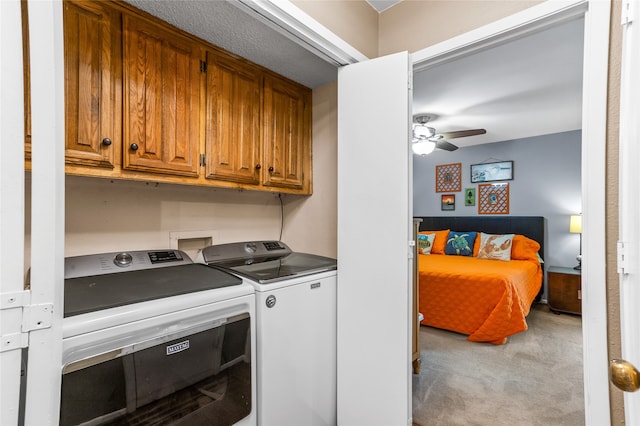 laundry area with light carpet, cabinets, ceiling fan, and independent washer and dryer