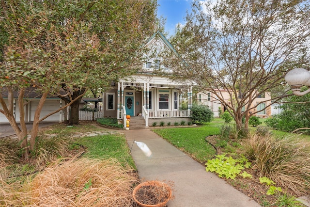 view of front of house featuring covered porch and a front lawn