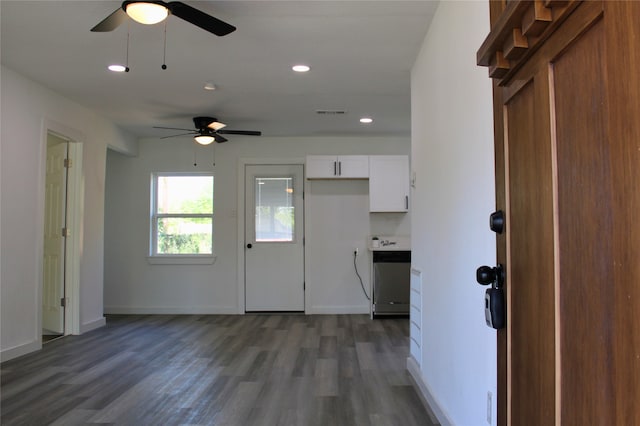 foyer with ceiling fan and dark wood-type flooring