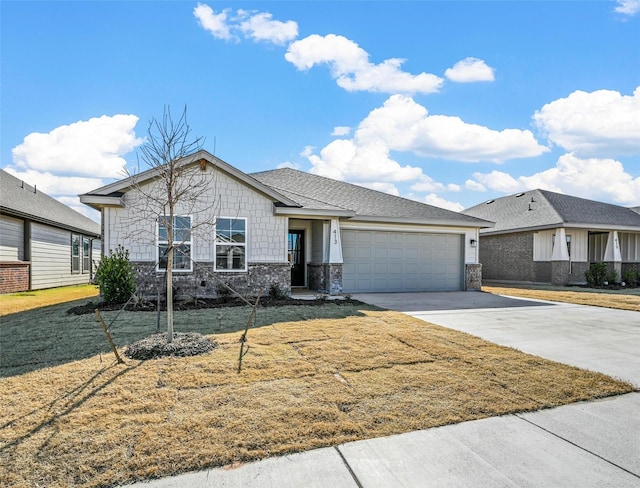 view of front of home featuring a front lawn and a garage