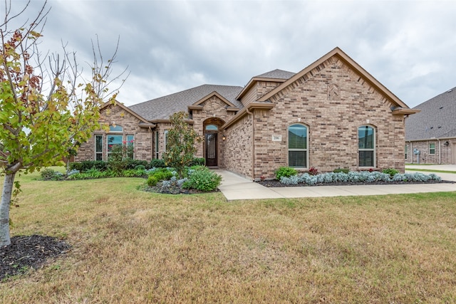 view of front of home with a front yard