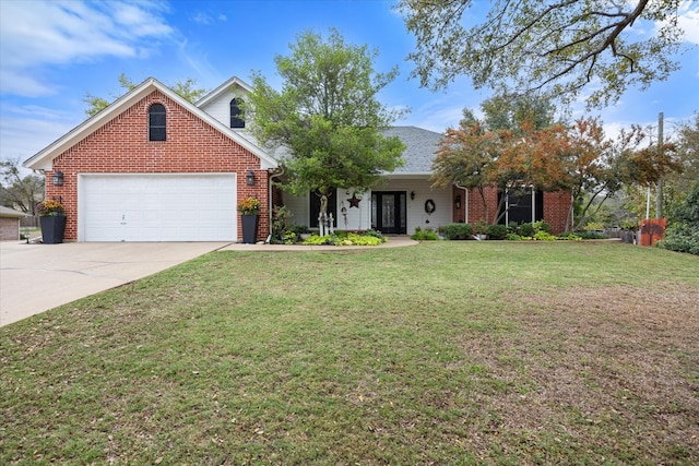 view of front of property featuring covered porch and a front yard