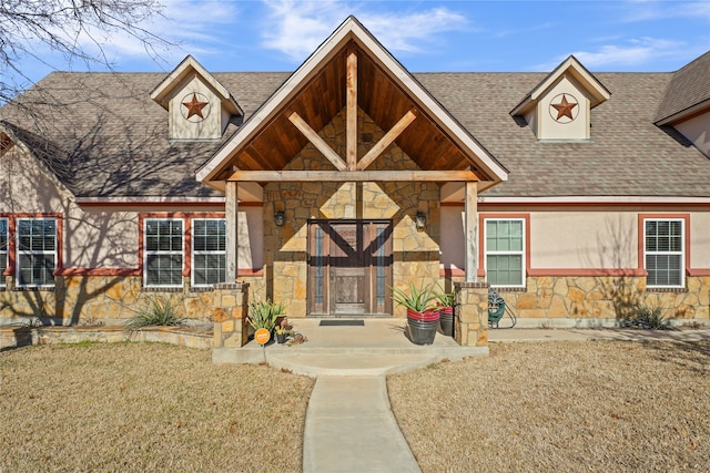 view of front of property with a front yard