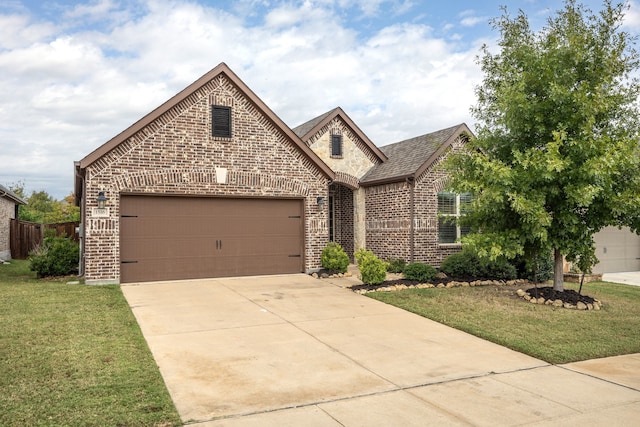 view of front facade featuring a front lawn and a garage