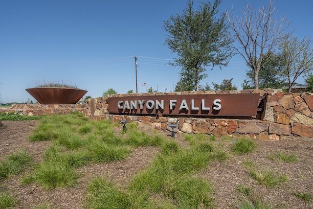 view of community / neighborhood sign