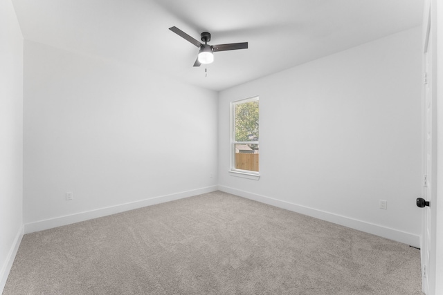 unfurnished room with light carpet and ceiling fan