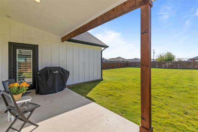 view of yard featuring a patio