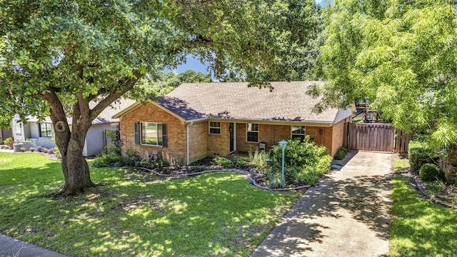 single story home with a front yard