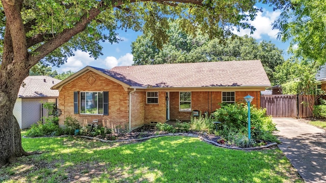 single story home featuring a front yard