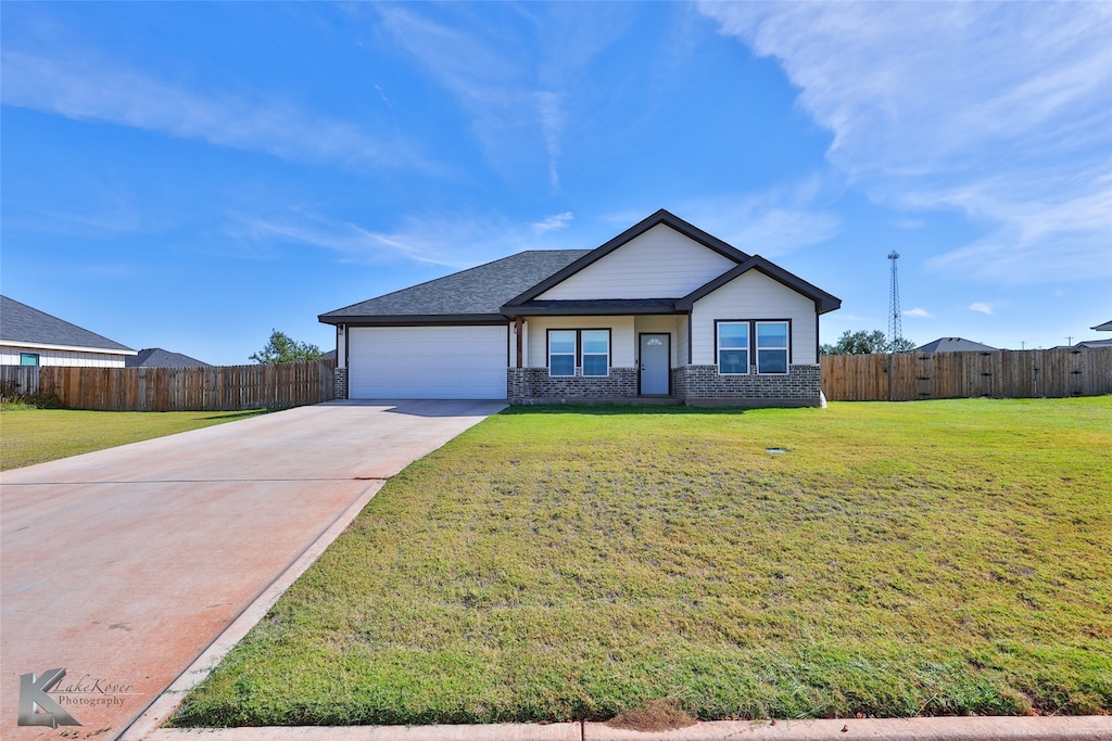 view of front of home featuring a garage and a front yard