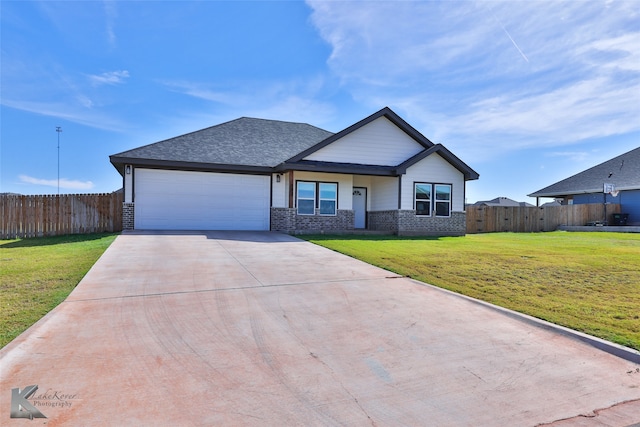 view of front facade featuring a garage and a front yard