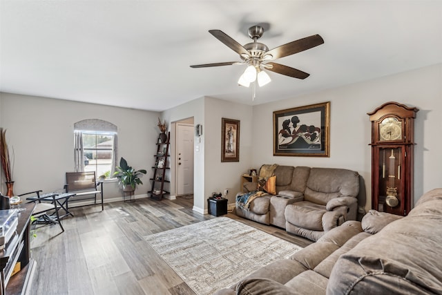 living room with light wood-type flooring and ceiling fan