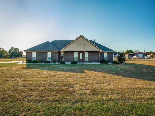 single story home featuring a front lawn